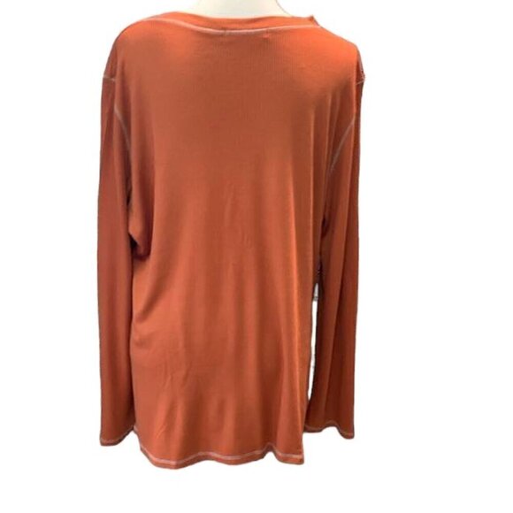 🔥🔥SALE🔥🔥Eldridge Solid Ribbed Rust Brown Top with Snap Button NWOT - Picture 2 of 2